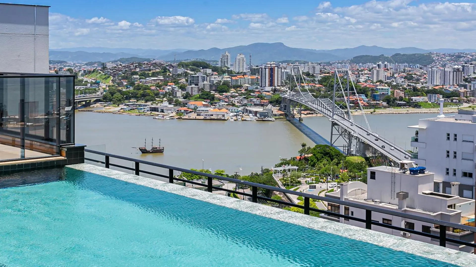 Studios Tower - Predio Com Piscina E Estacionamento Florianópolis