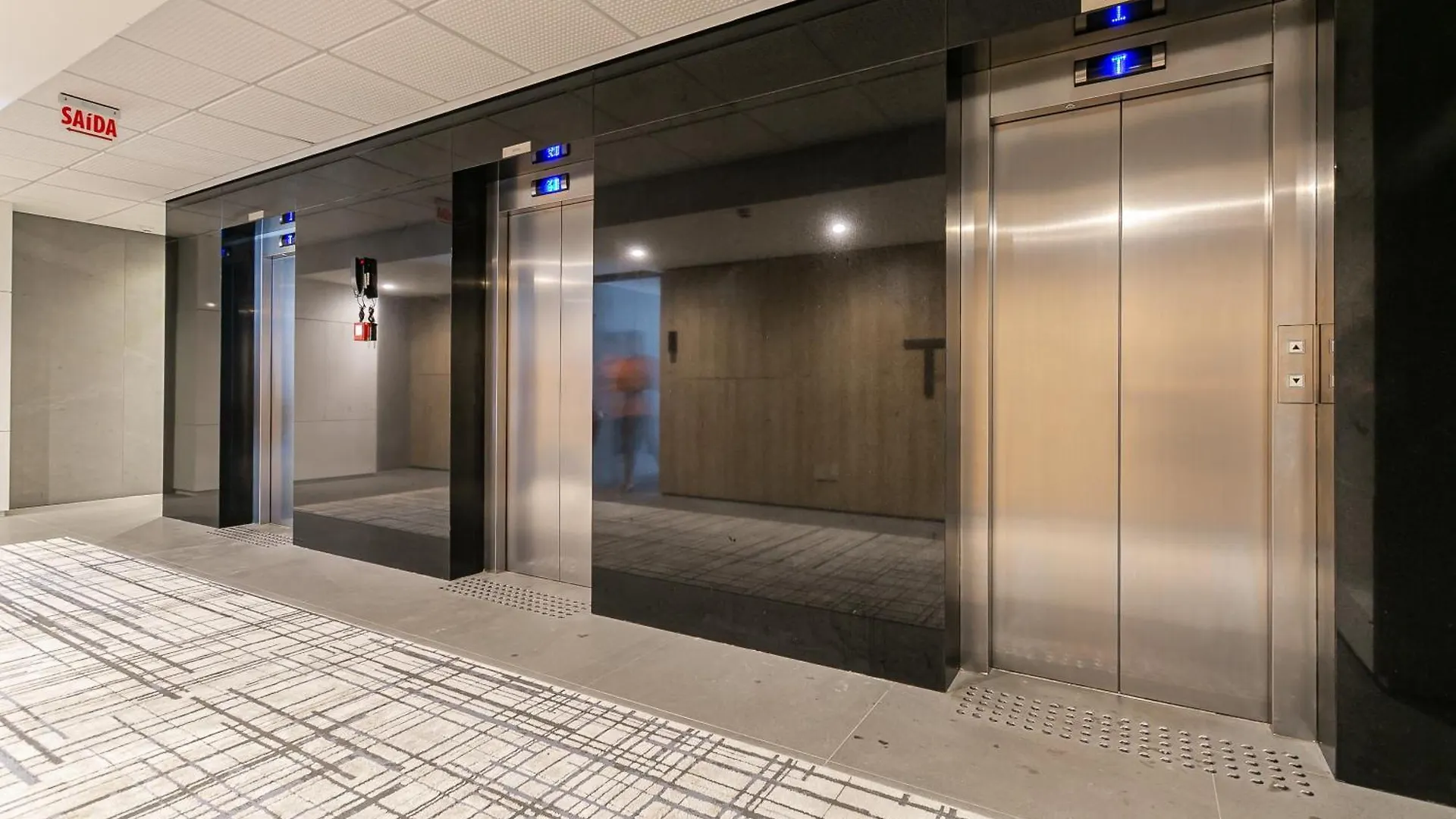 Studios Tower - Predio Com Piscina E Estacionamento Florianópolis 0*,