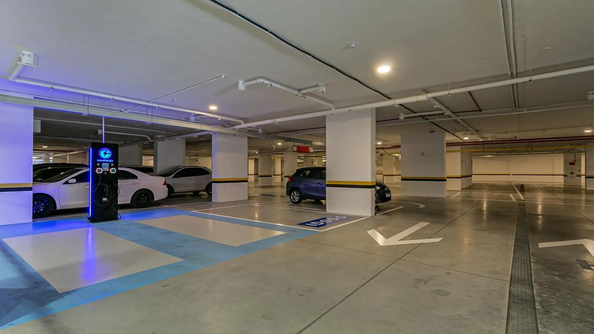 Studios Tower - Predio Com Piscina E Estacionamento Florianópolis 0*,  브라질