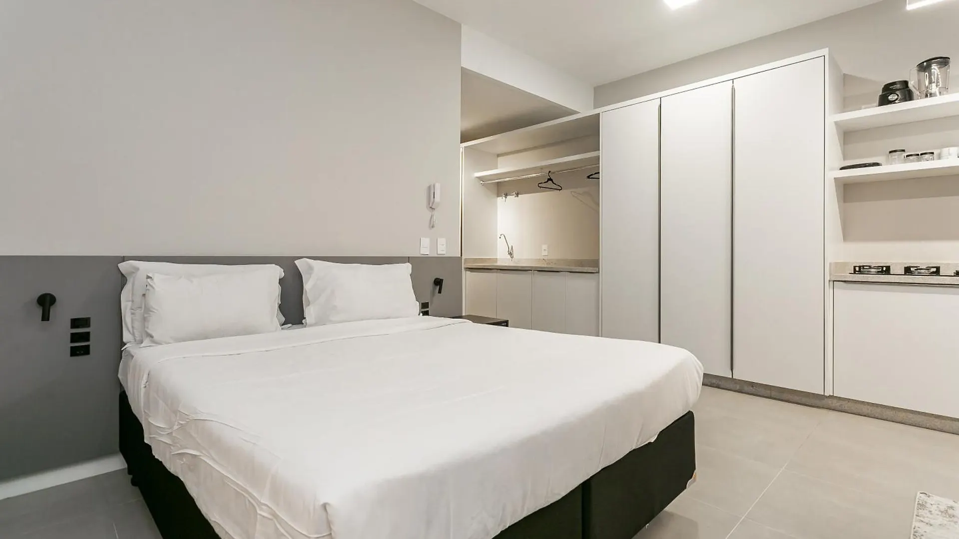 Studios Tower - Predio Com Piscina E Estacionamento Florianópolis 아파트