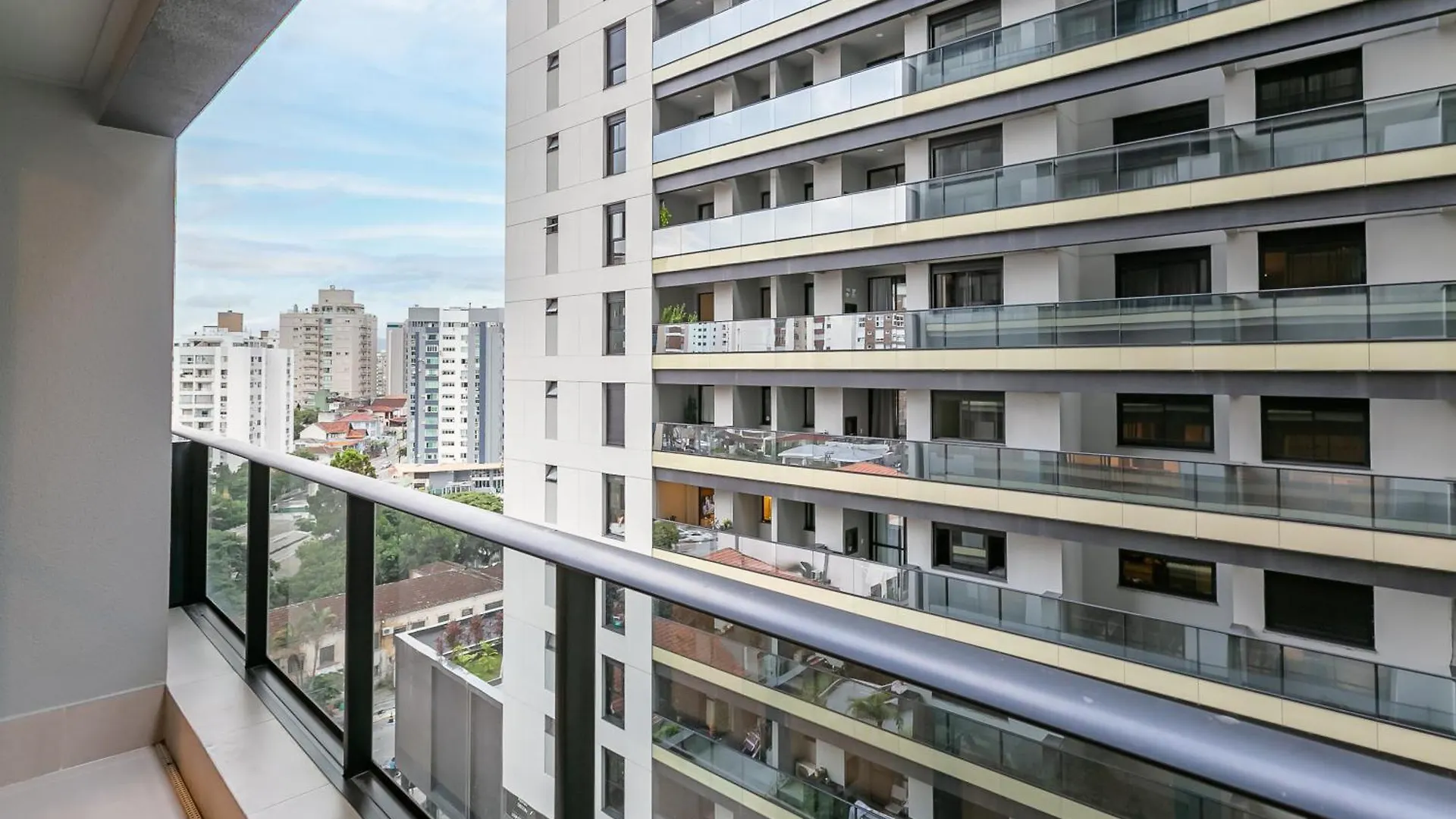 Studios Tower - Predio Com Piscina E Estacionamento Florianópolis 0*,  브라질