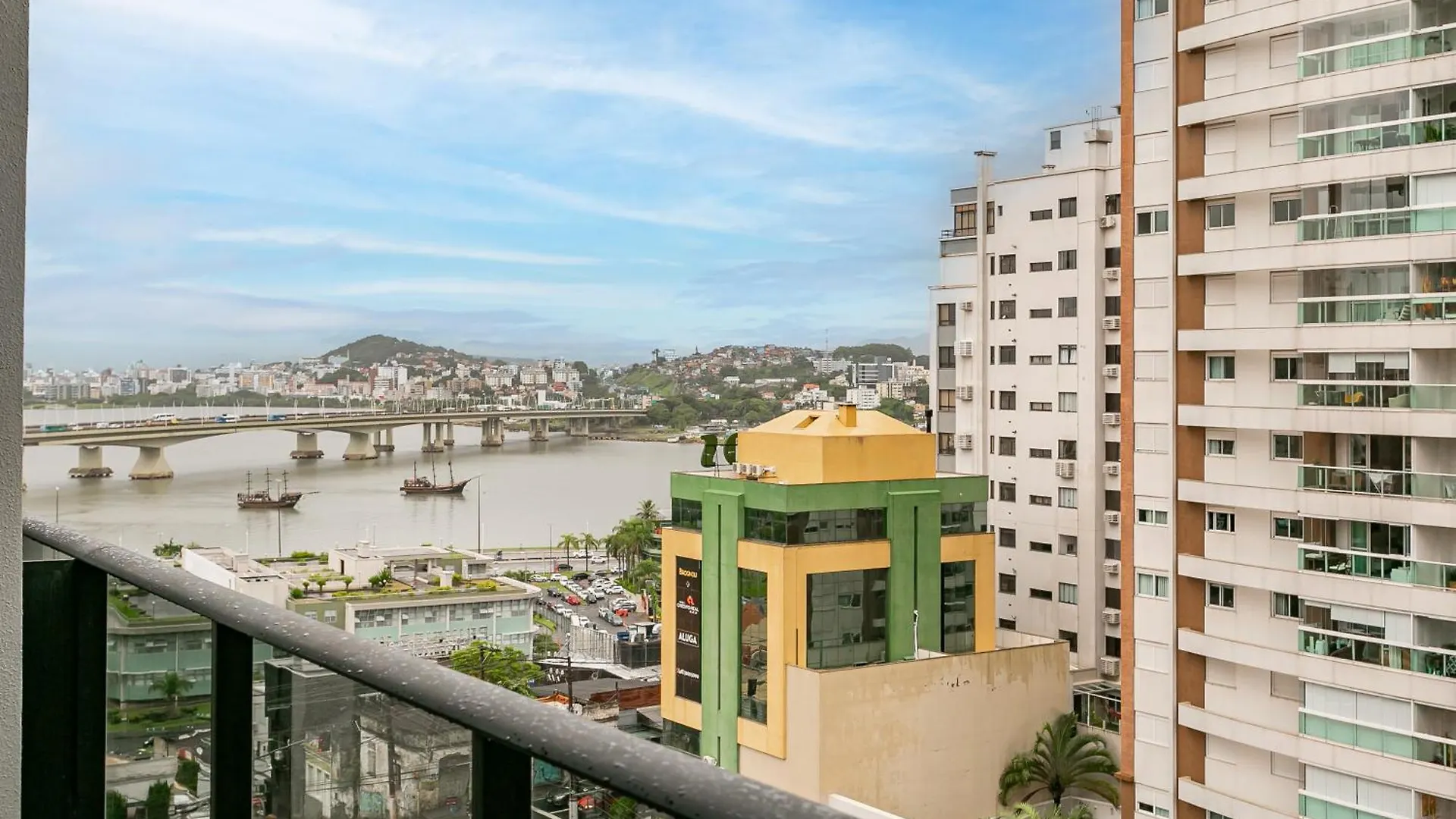 Studios Tower - Predio Com Piscina E Estacionamento Florianópolis 아파트