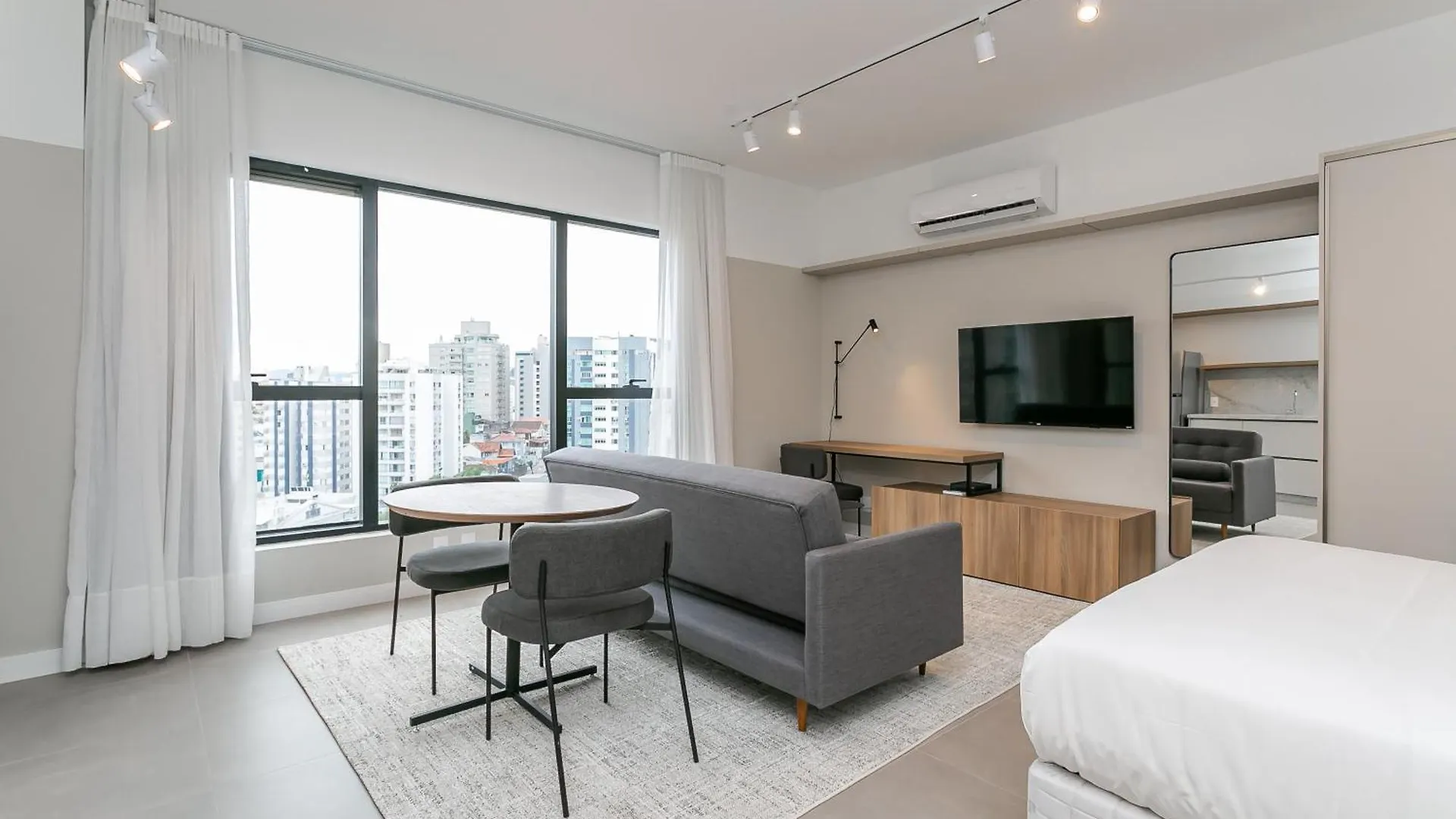 Studios Tower - Predio Com Piscina E Estacionamento Florianópolis