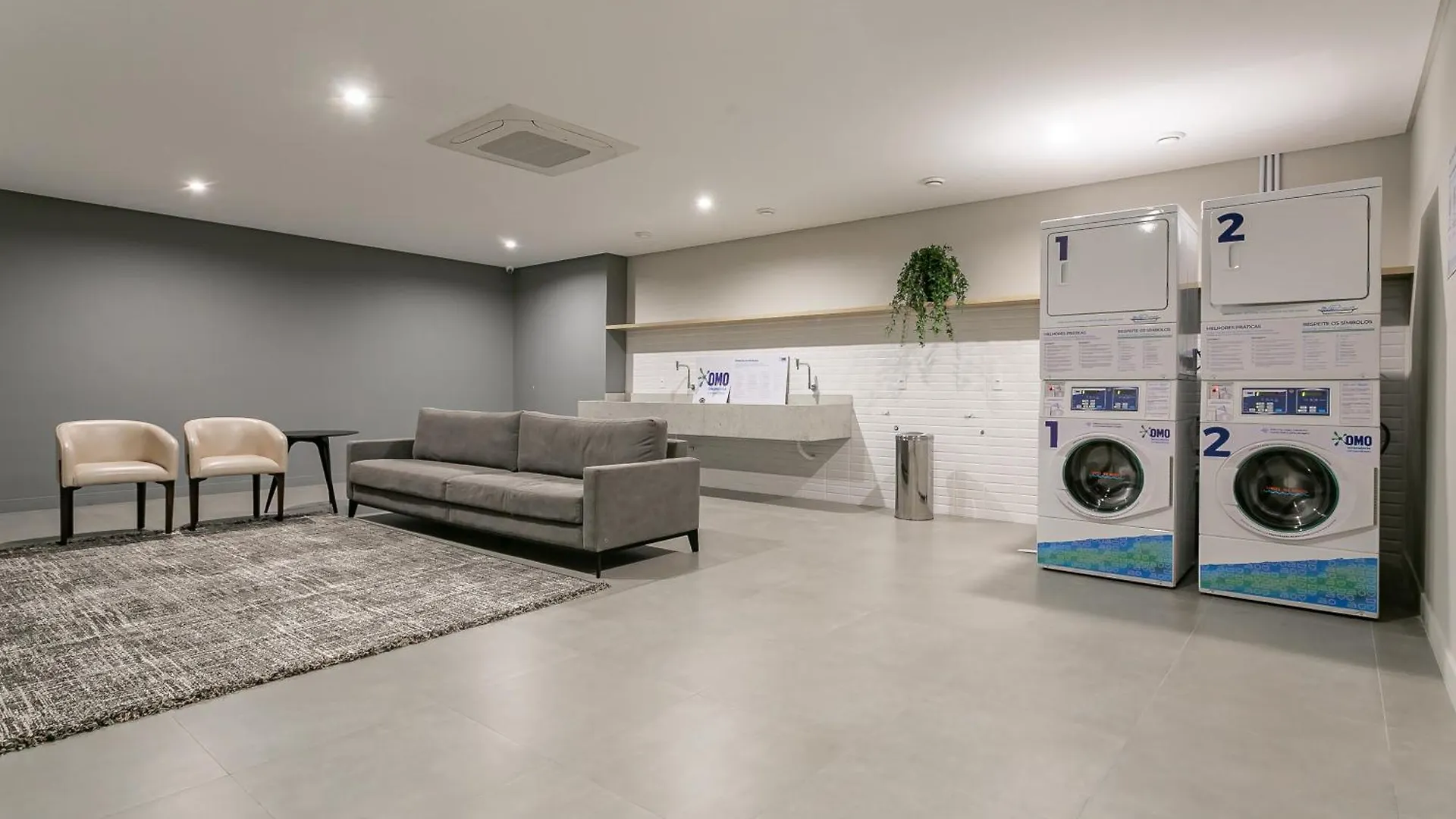 Studios Tower - Predio Com Piscina E Estacionamento Florianópolis 아파트