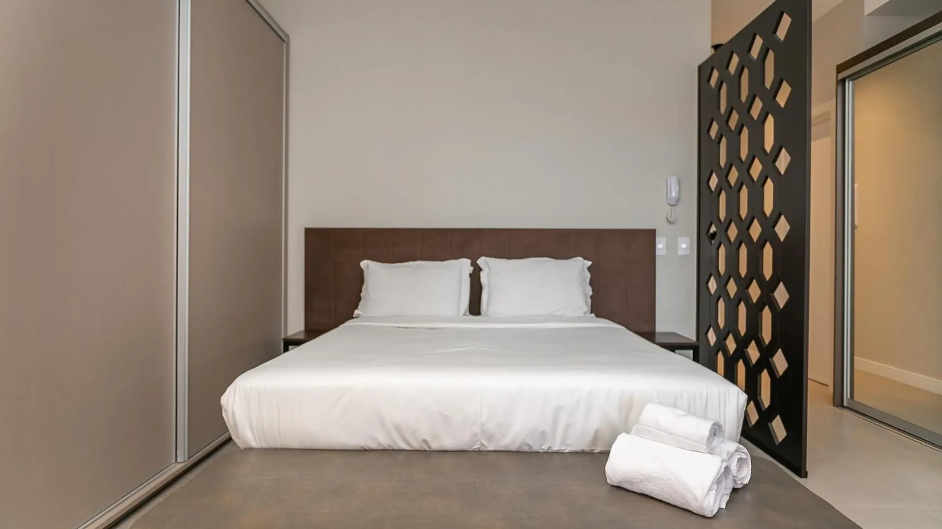 Studios Tower - Predio Com Piscina E Estacionamento Florianopolis 0*,