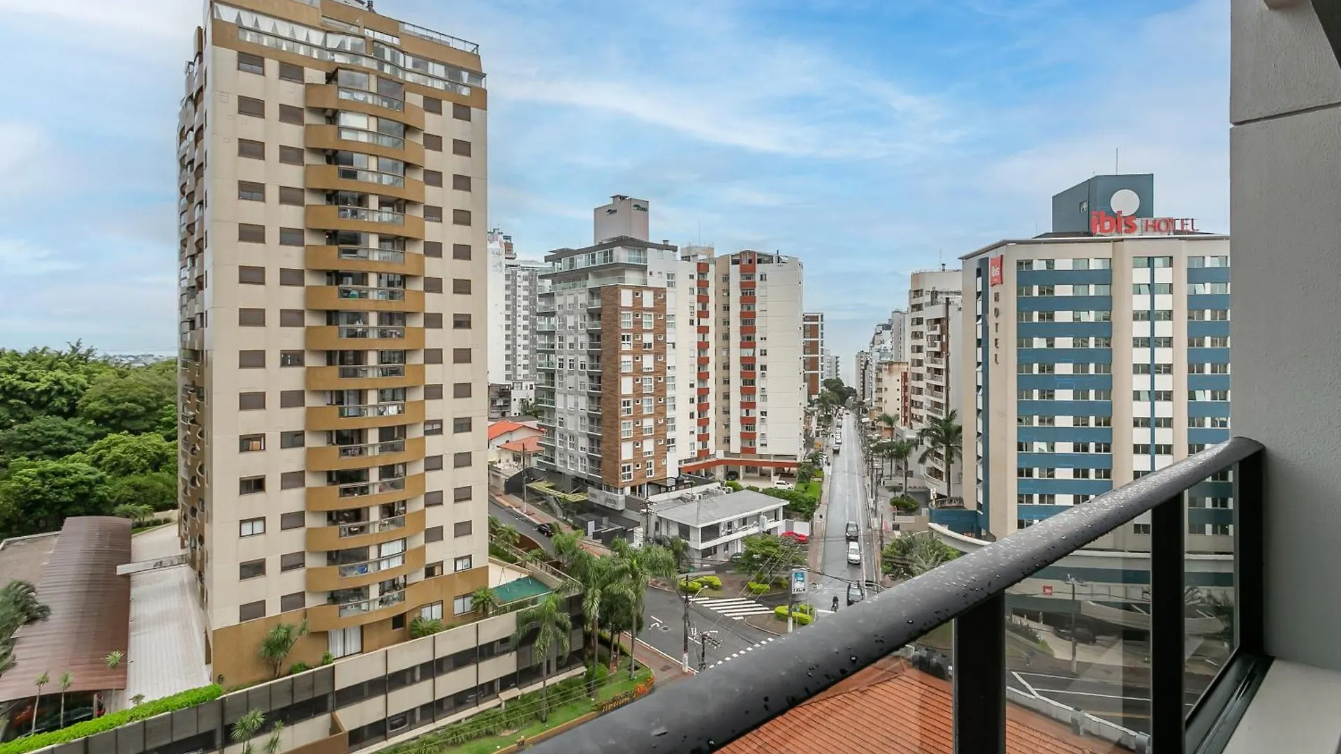 Studios Tower - Predio Com Piscina E Estacionamento Florianopolis 0*,  Brazil
