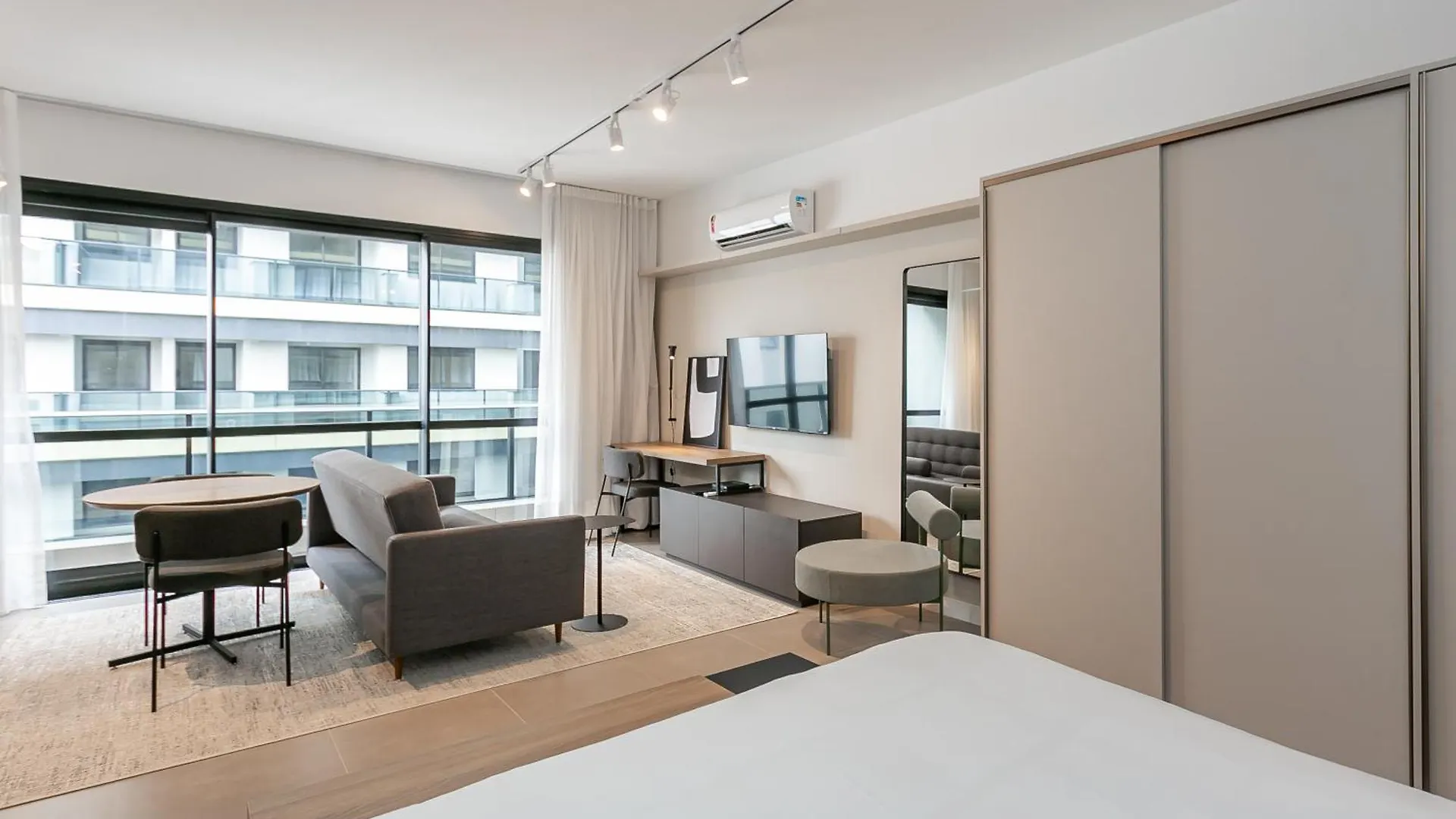 Studios Tower - Predio Com Piscina E Estacionamento Florianopolis Apartment