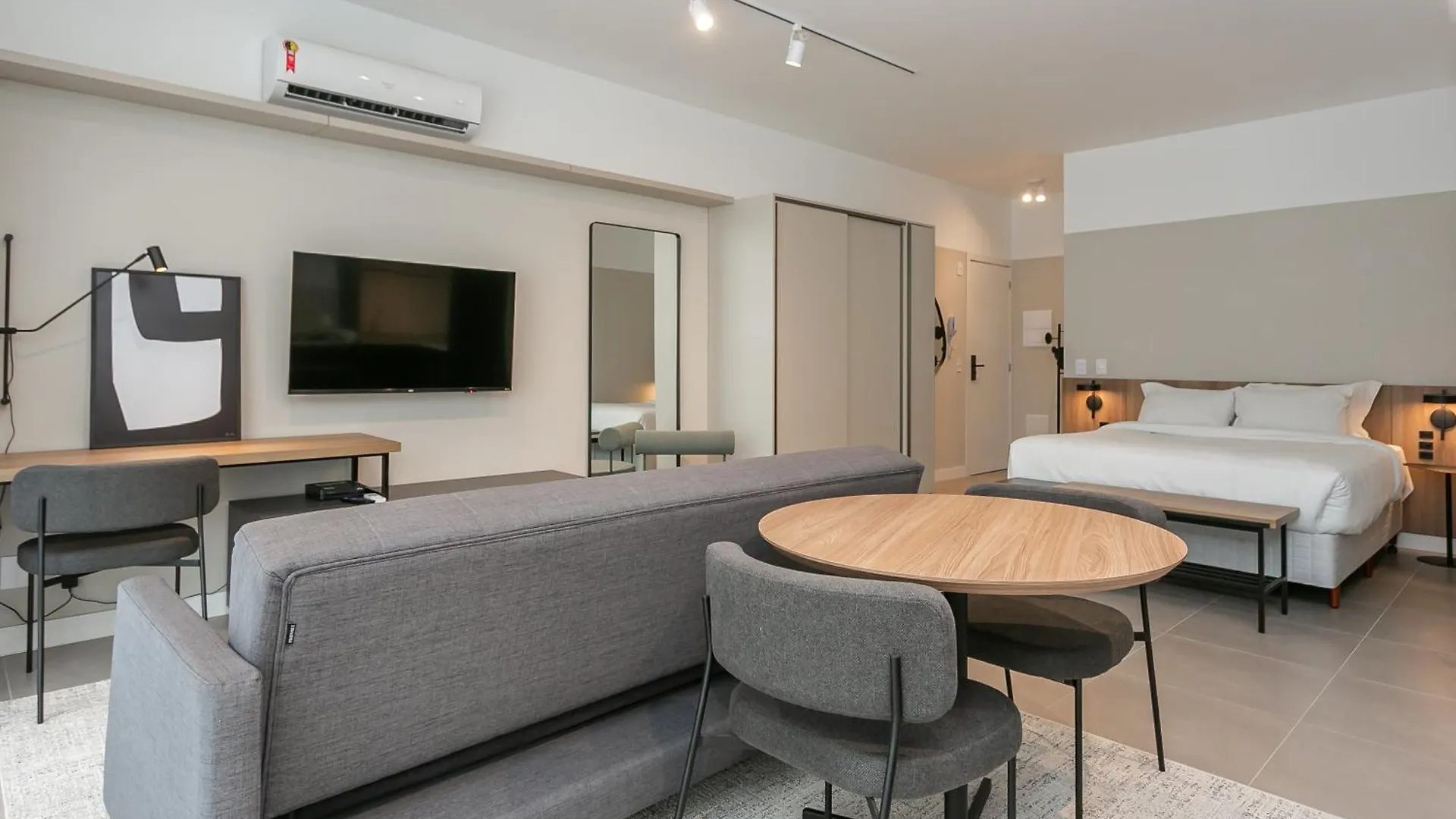 Apartment Studios Tower - Predio Com Piscina E Estacionamento Florianopolis