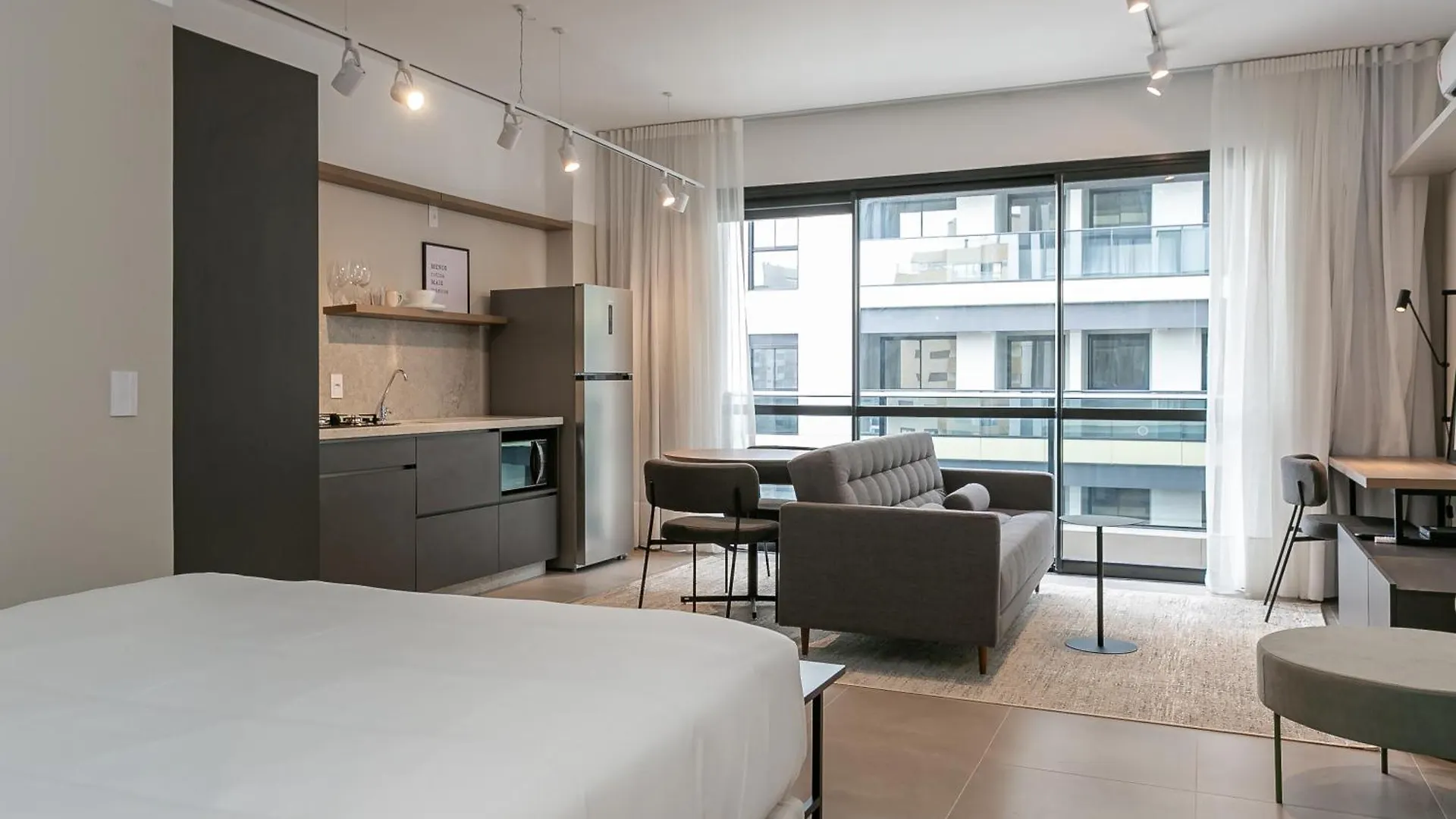 Studios Tower - Predio Com Piscina E Estacionamento Florianopolis 0*,