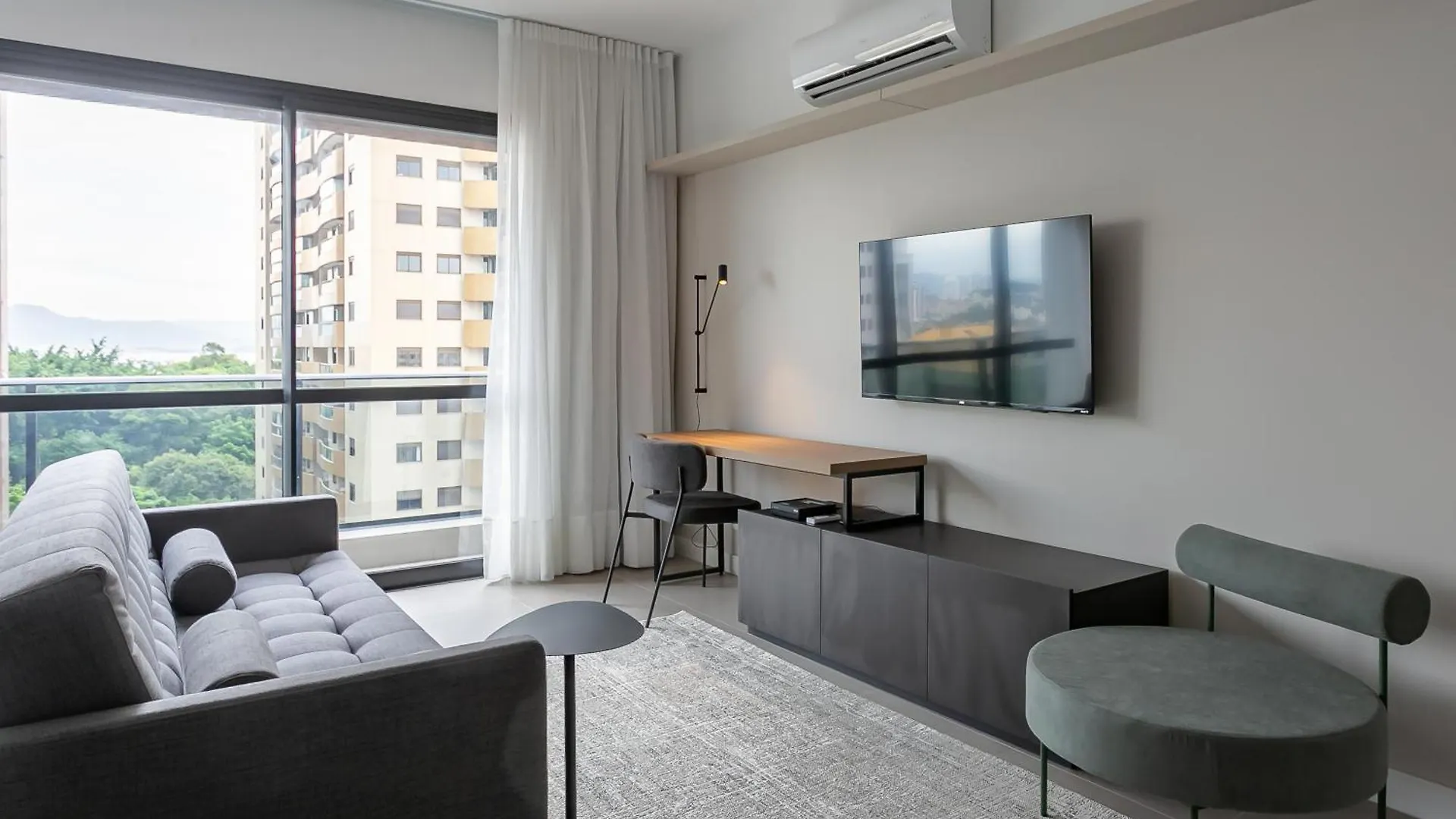 Studios Tower - Predio Com Piscina E Estacionamento Florianopolis