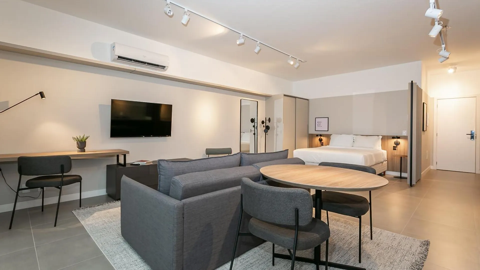 Apartment Studios Tower - Predio Com Piscina E Estacionamento Florianopolis