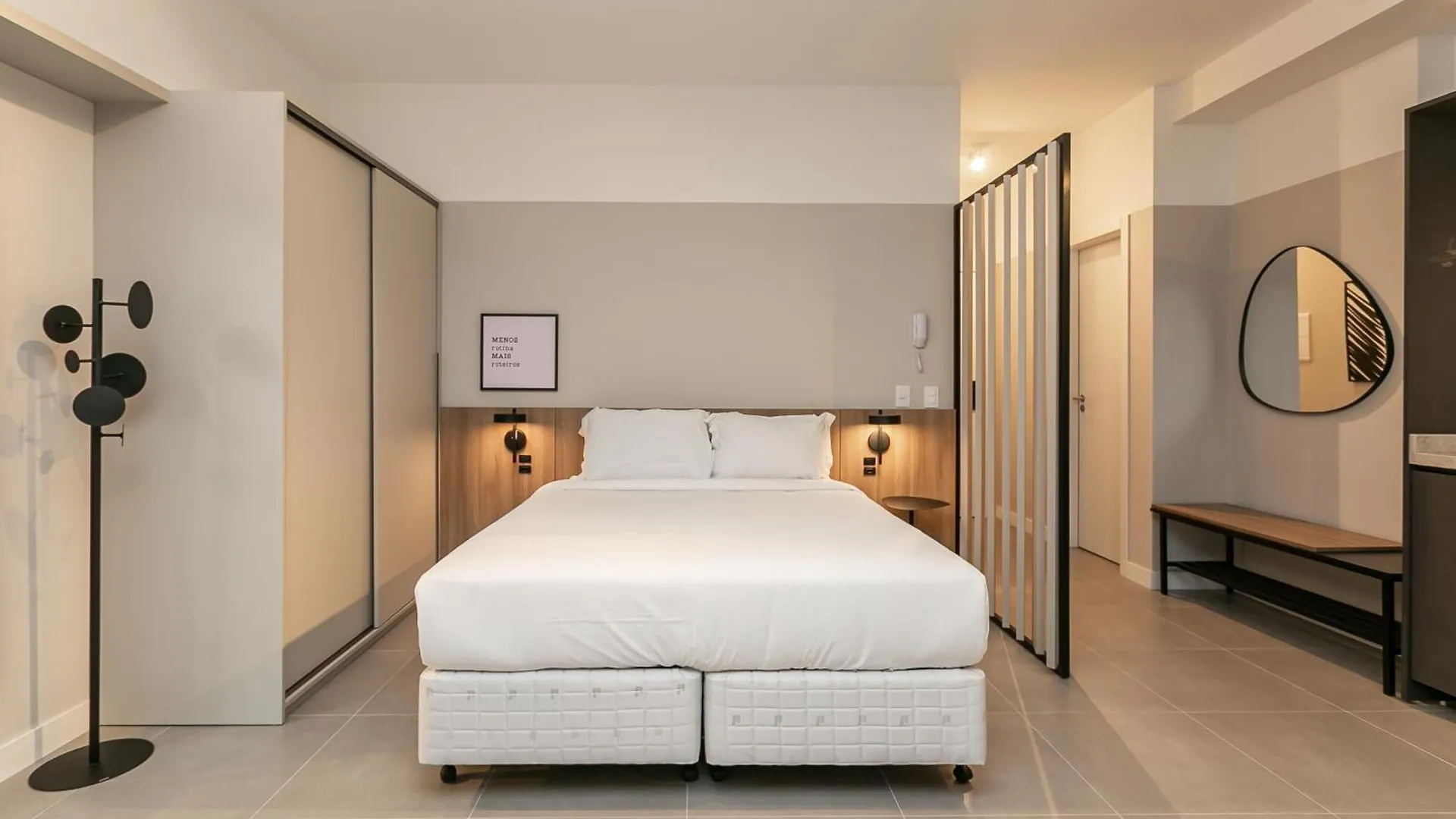Studios Tower - Predio Com Piscina E Estacionamento Florianopolis 0*,  Brazil