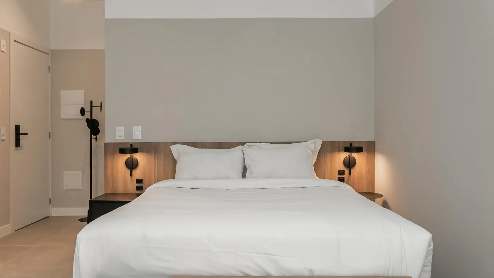 Apartamento Studios Tower - Predio Com Piscina E Estacionamento Florianópolis
