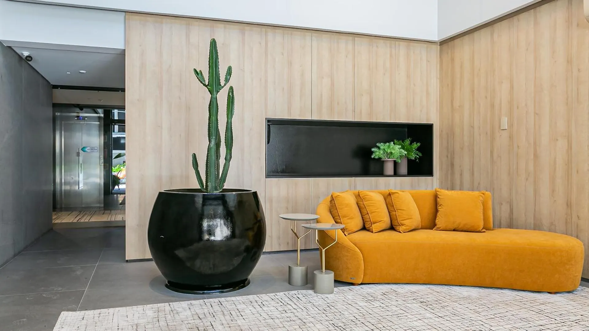 Apartamento Studios Tower - Predio Com Piscina E Estacionamento Florianópolis