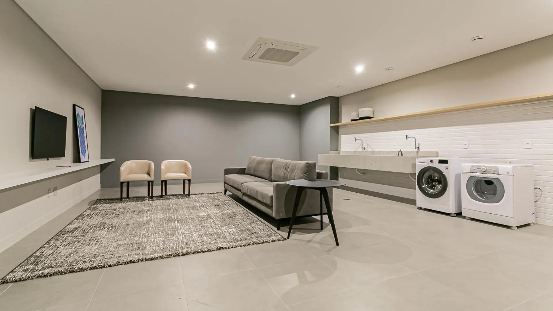 Studios Tower - Predio Com Piscina E Estacionamento Florianópolis Brasil