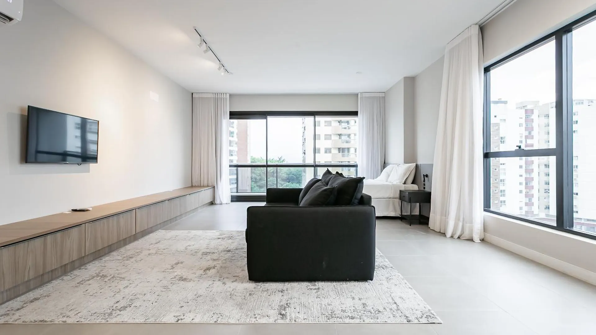 Apartamento Studios Tower - Predio Com Piscina E Estacionamento Florianópolis