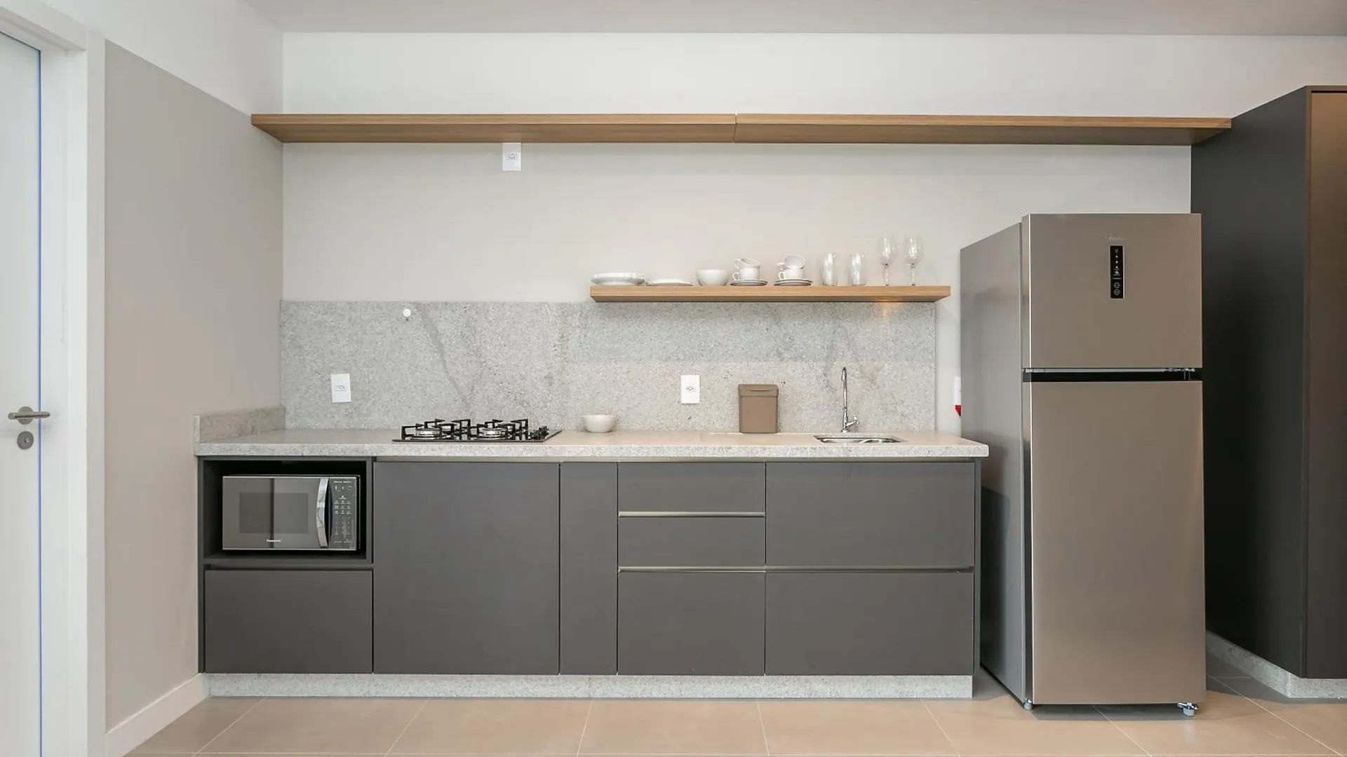 Apartamento Studios Tower - Predio Com Piscina E Estacionamento Florianópolis