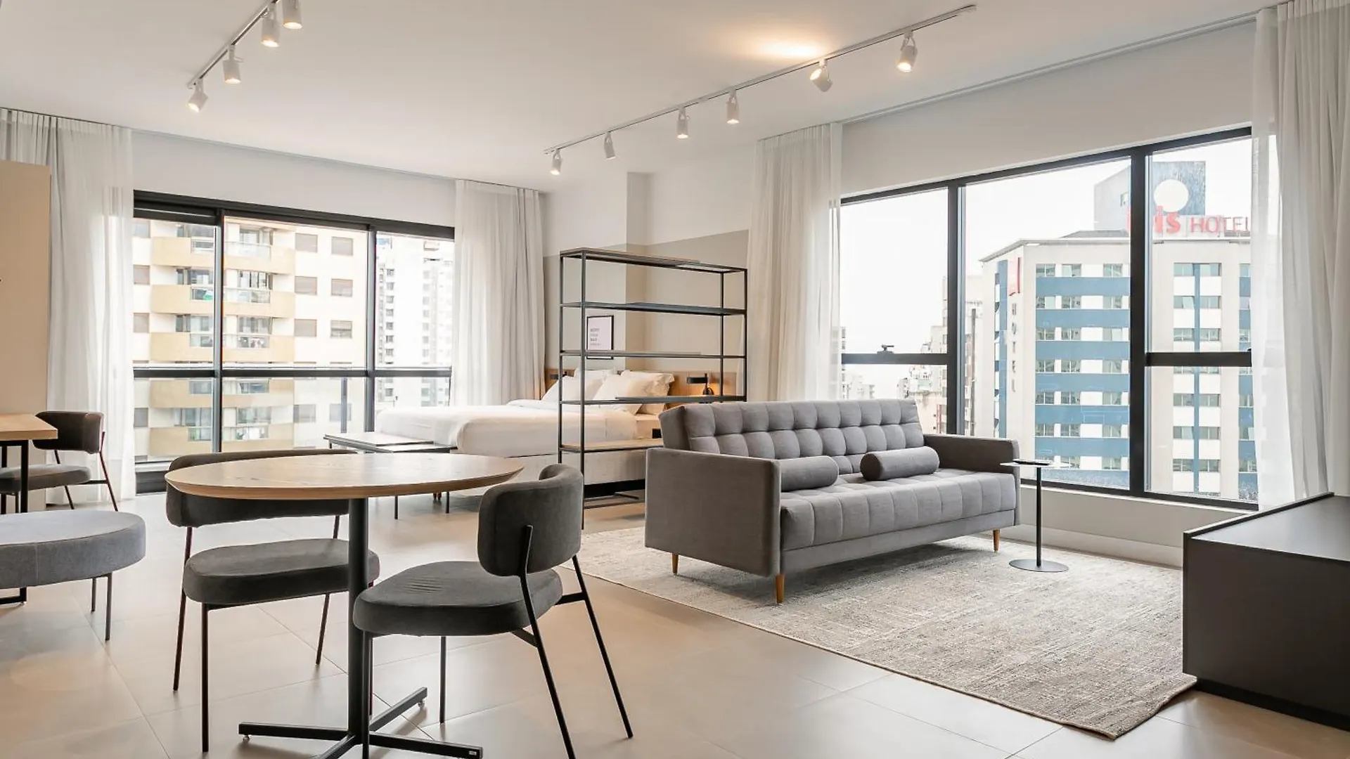Apartamento Studios Tower - Predio Com Piscina E Estacionamento Florianópolis