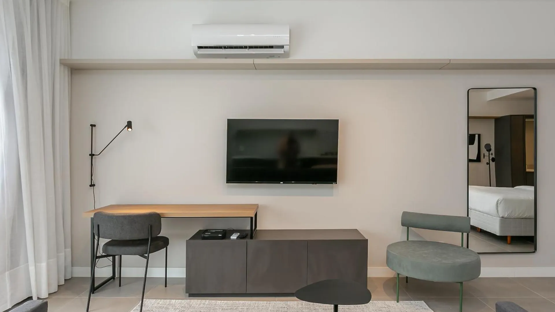 Apartamento Studios Tower - Predio Com Piscina E Estacionamento Florianópolis
