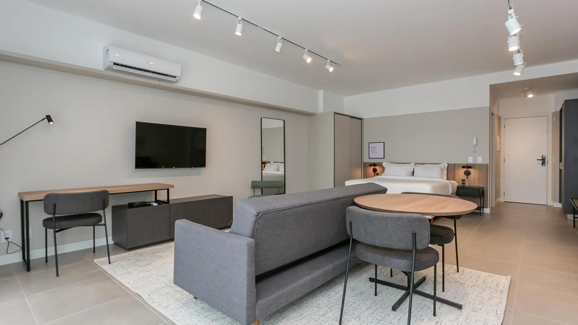 Studios Tower - Predio Com Piscina E Estacionamento Florianópolis