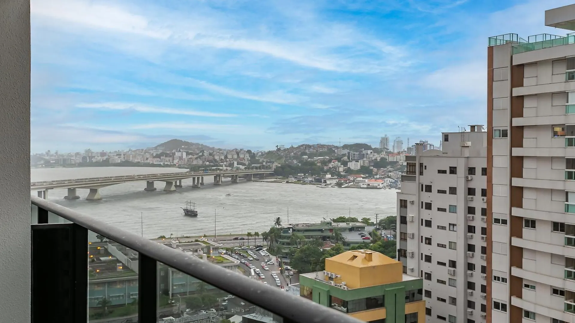 Apartamento Studios Tower - Predio Com Piscina E Estacionamento Florianópolis